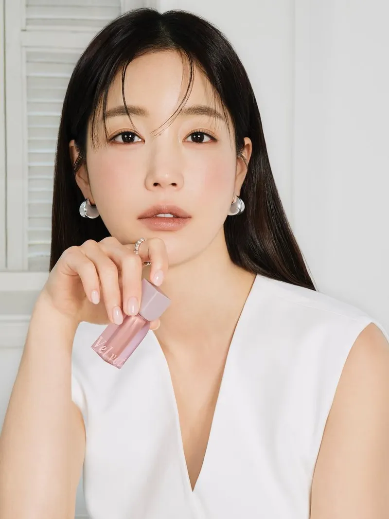 “드뮤어 분위기와 찰떡”…기은세, 투명한 여름→청초 미모 대폭발 / 배우 기은세 인스타그램