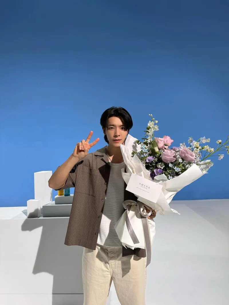 “우리 함께 예쁜 피부 만들어봐요”…동해, 청초한 설렘→초여름 화보 속 빛남 / 그룹 슈퍼주니어 동해 인스타그램