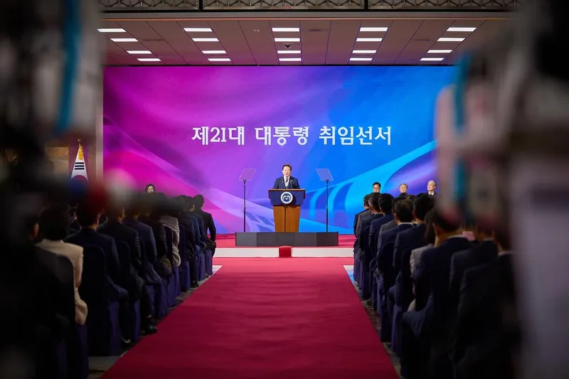 “새로운 길의 문턱에서”…이재명, 장엄한 장면→취임식 현장 압도 / 정치인 이재명 인스타그램