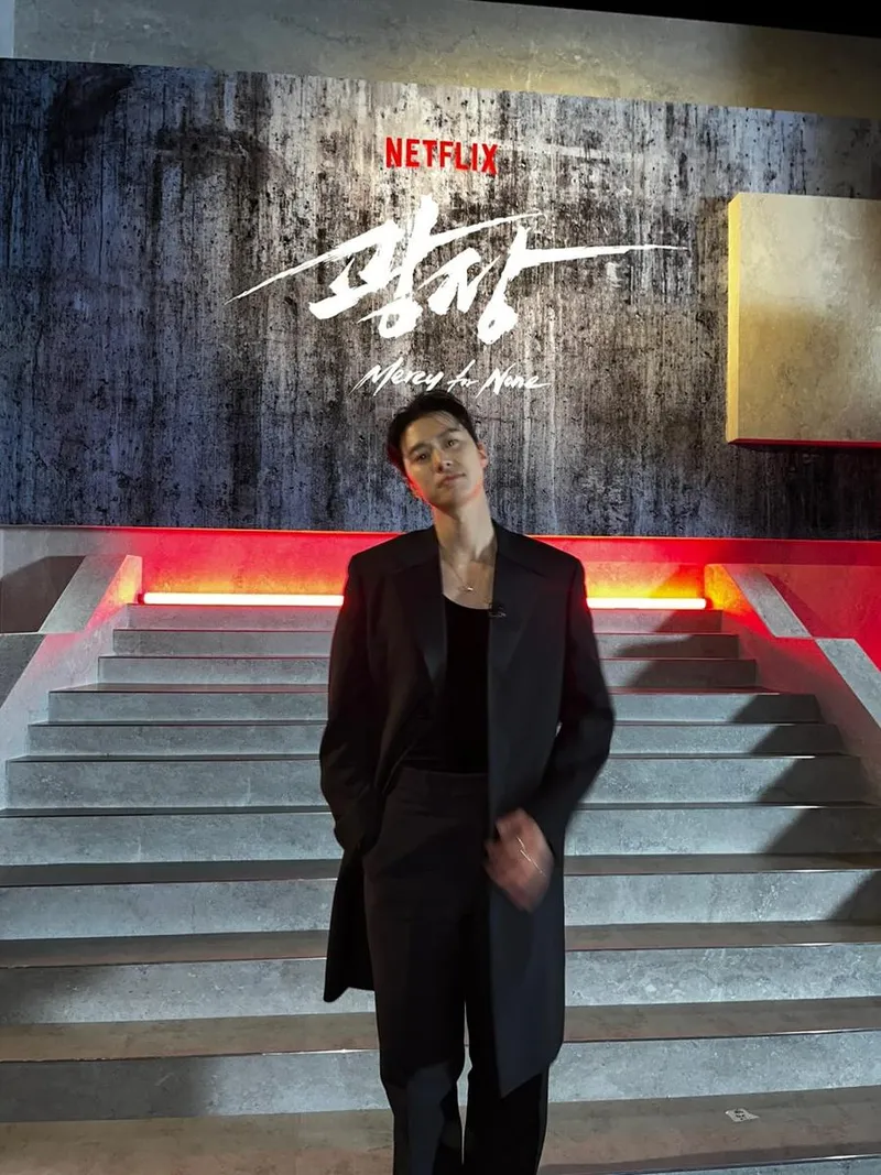 “see you on netfilx 광장 오후4시”…공명, 고요 속 긴장→강렬한 아우라 / 배우 공명 인스타그램