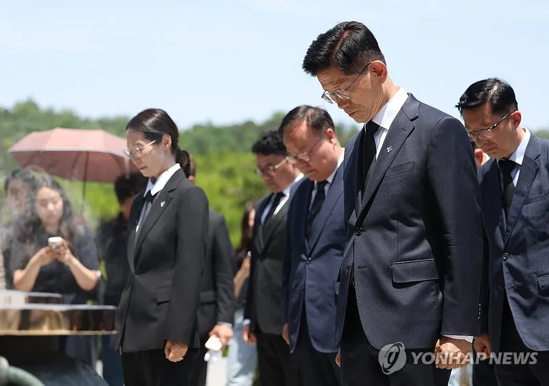 “김문수 현충원 참배 속 전운 감도는 당권 행보”…국민의힘, 흔들리는 리더십→정국 대치 격화