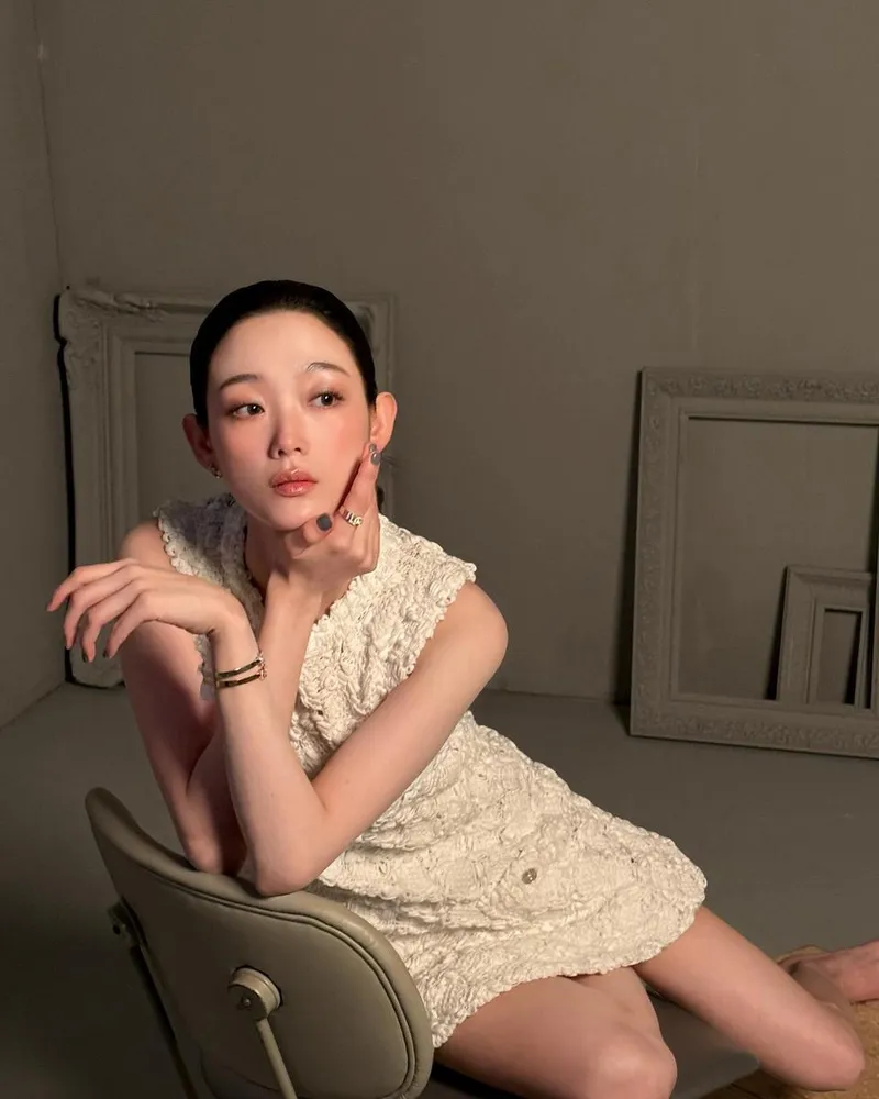“빛과 고요 사이”…이유미, 은은한 시선→우아한 여름 초상 / 배우 이유미 인스타그램