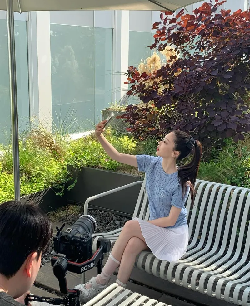 “빛이 스며든 오후”…최희진, 푸른 감성→청초한 온기 번짐 / 배우 최희진 인스타그램