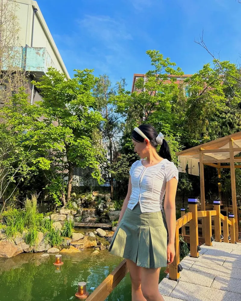 “시간 없으니 성수동남아”…송하예, 초여름 햇살→여유 가득 산책 / 가수 송하예 인스타그램