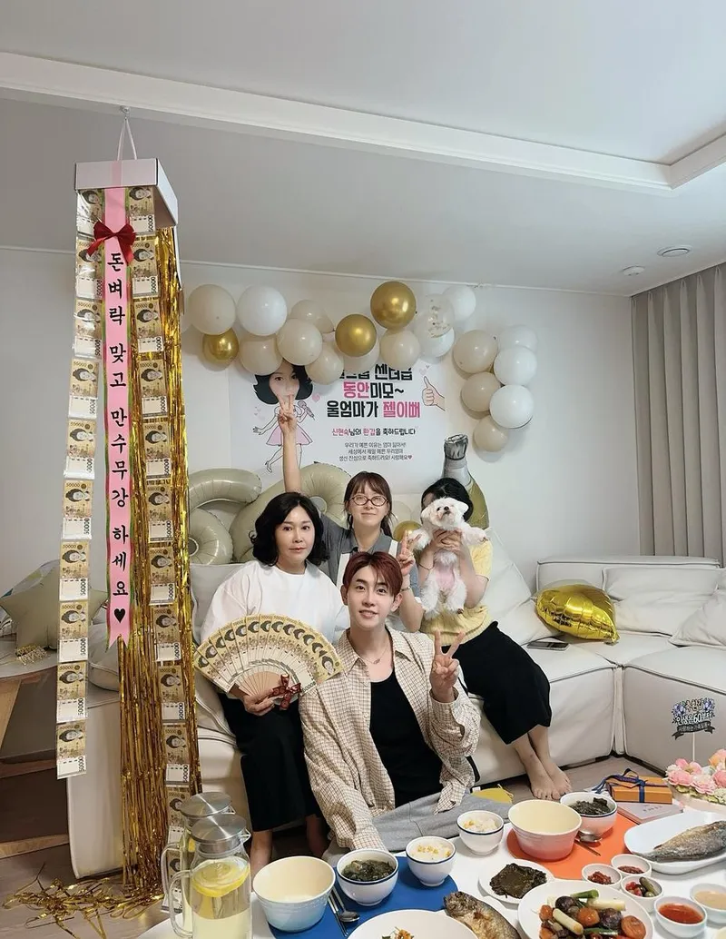 “미역국은 직접 끓이고 싶었죠”…은가은, 웃음 가득 시댁 생일상→따뜻한 가족의 순간 / 가수 은가은 인스타그램