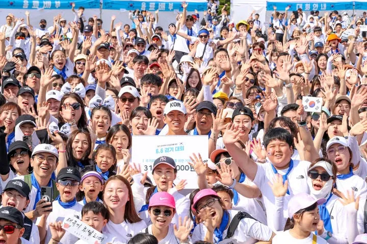 “2200명과 걸으며 기부”…션, 현충일 나눔→국가유공자 위한 의미 새겼다