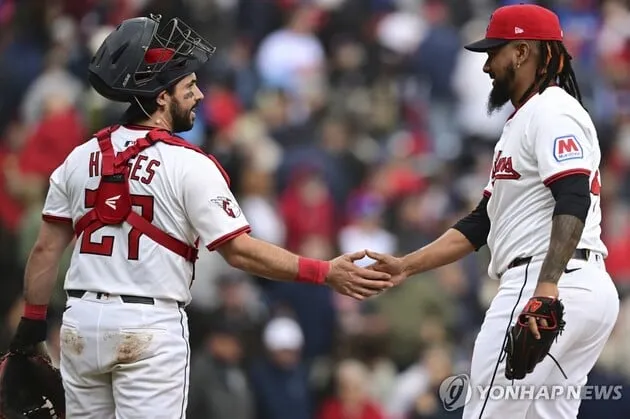 “5번째 뇌진탕 고통”…헤지스, 배트 맞고→MLB 부상자 명단 등재