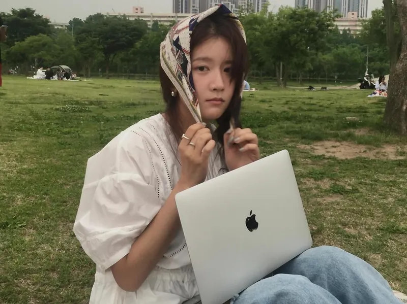 “덤벼더위”…엑시, 초여름의 여유→청량한 피크닉 감성 / 걸그룹 우주소녀 엑시 인스타그램