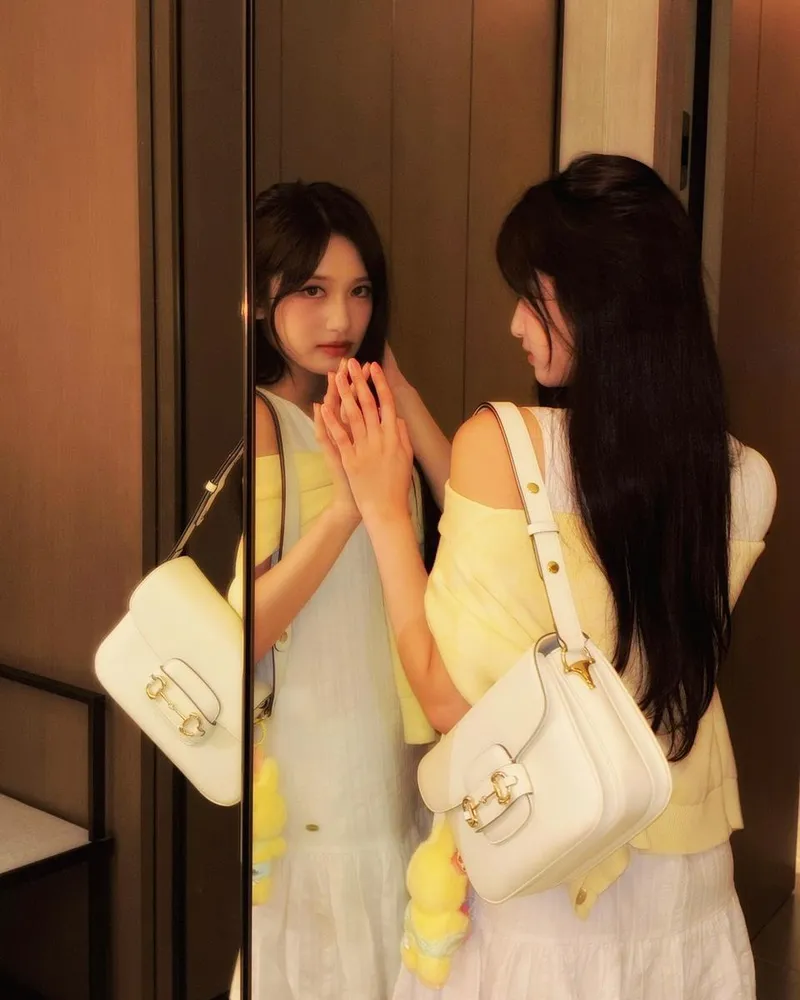 “거울에 비친 여름 오후”…이서, 몽환적 시선→청초함 극대화 / 걸그룹 아이브 이서 인스타그램