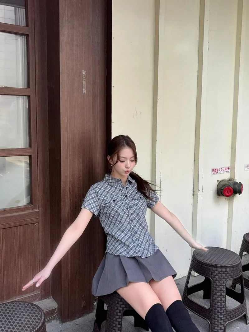 “스쳐가는 오후의 짧은 여운”…이나경, 나른한 움직임→초여름 설렘 자극 / 걸그룹 프로미스나인 이나경 인스타그램