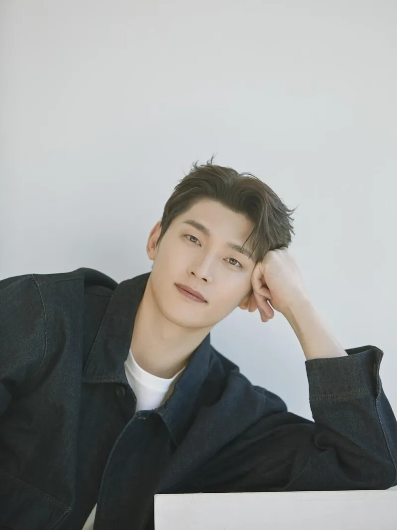 “웃자”…전종혁, 고요한 미소→초여름의 여유 / 가수 전종혁 인스타그램