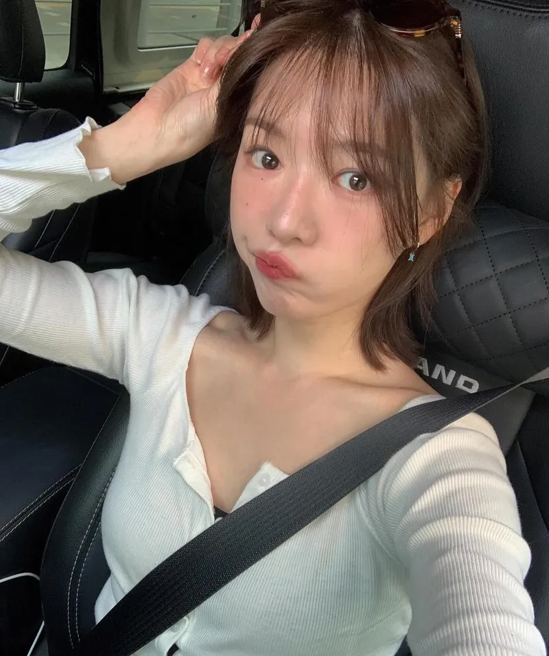 “가볍게 지나간 오후”…이종은, 장난스런 표정→초여름 셀카의 기분 / 환승연애3 출연자 의사 이종은 인스타그램