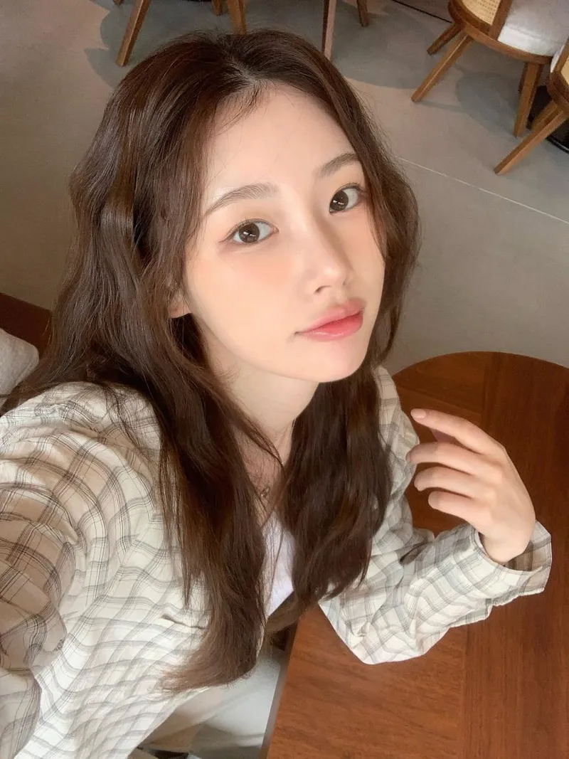 “오사카에서 피어난 추억들”…이유정, 여름 오후→아련한 셀피 / 환승연애3 출연자 모델 이유정 인스타그램