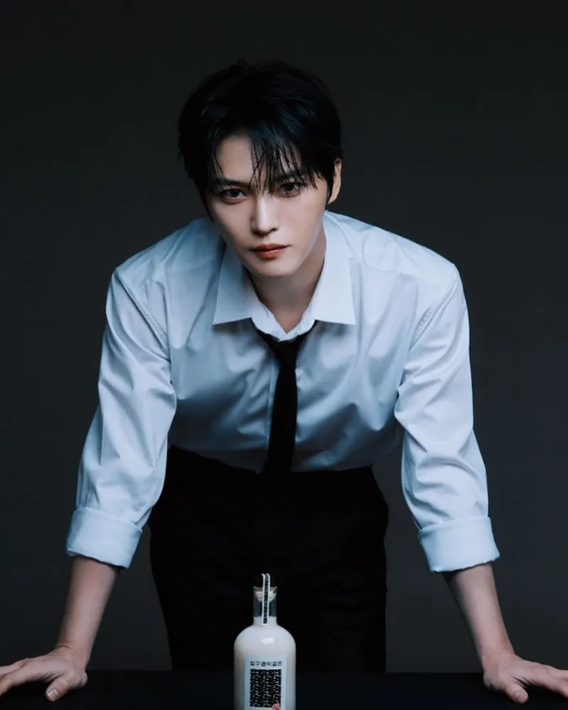 “쉬원하게 압구정막걸리”…김재중, 묵직한 눈빛→청량한 반전의 시선 / 가수, 배우 김재중 인스타그램