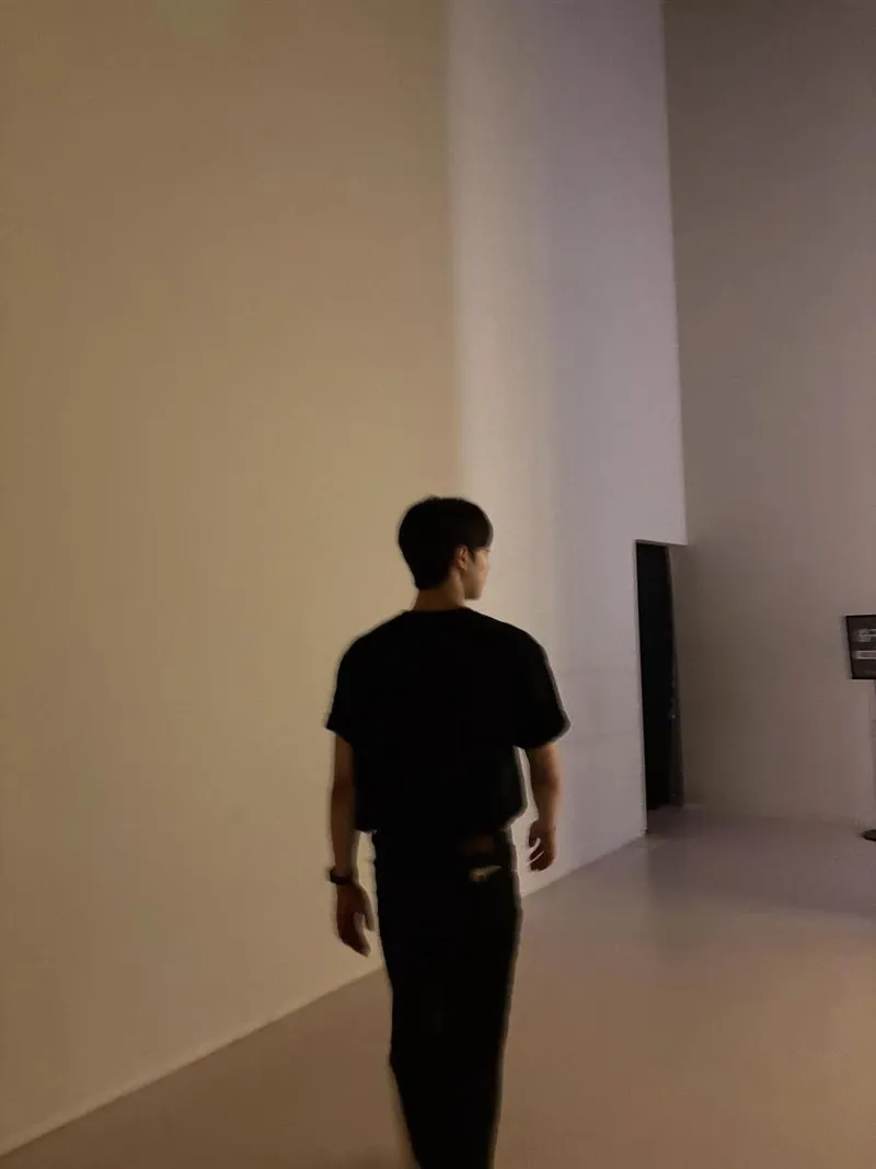 “묵묵히 걷는 뒷모습”…조준영, 고요한 오후→여운 남긴 순간 / 배우 조준영 인스타그램