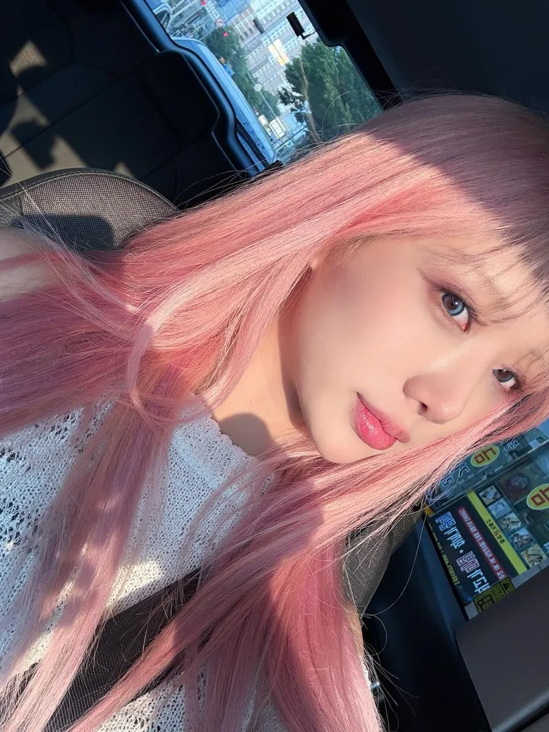 “뿌탈이 시급한 한정판 핑크머리”…이퍼플, 여름 햇살 아래→몽환적 아우라 / 댄서 이퍼플 인스타그램