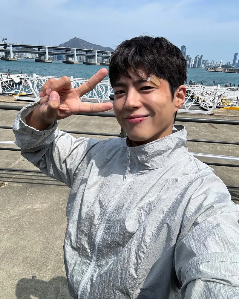 “내 이름은 윤동주”…박보검, 초여름 바닷가→설렘 가득 인증 / 배우 박보검 인스타그램