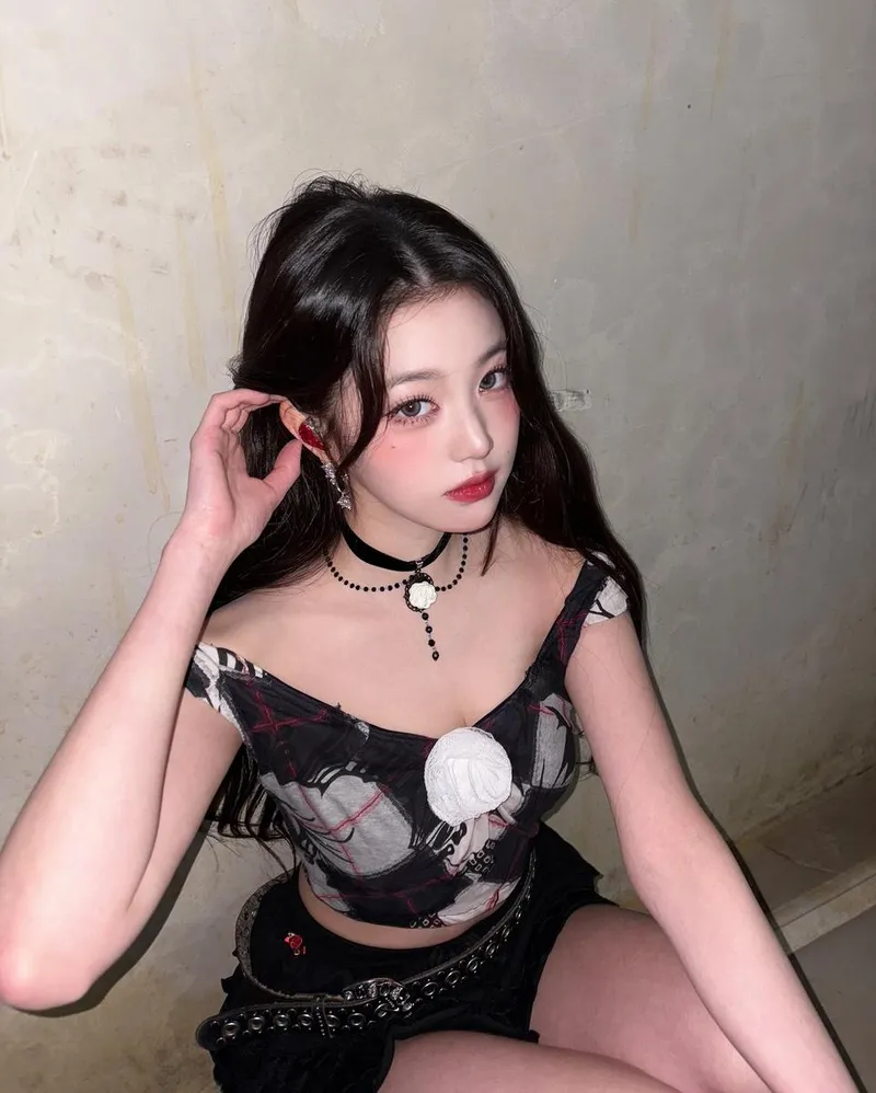 “차가운 벽 앞에 머문 시선”…장원영, 몽환적 심야→도발 감성 폭발 / 걸그룹 아이브 장원영 인스타그램