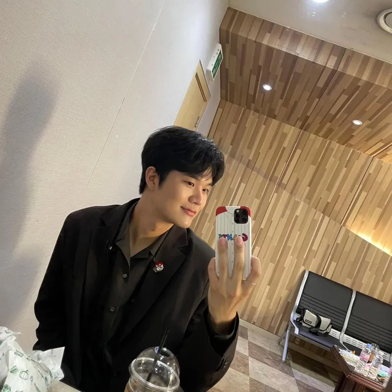“1년 만의 아침, 마음이 다시 깨어난다”…이승민, 현충일의 무게→잔잔한 환한 미소 / 크레즐 이승민 인스타그램