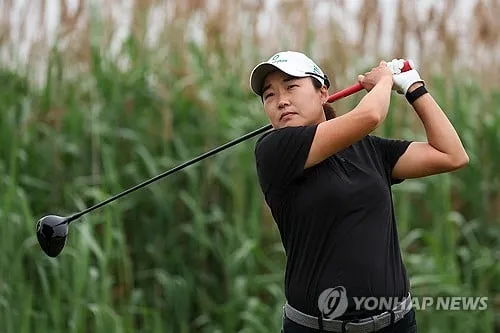 “단독 선두 질주”…이일희, 숍라이트 클래식 2R 1타차→12년 만의 LPGA 우승 도전