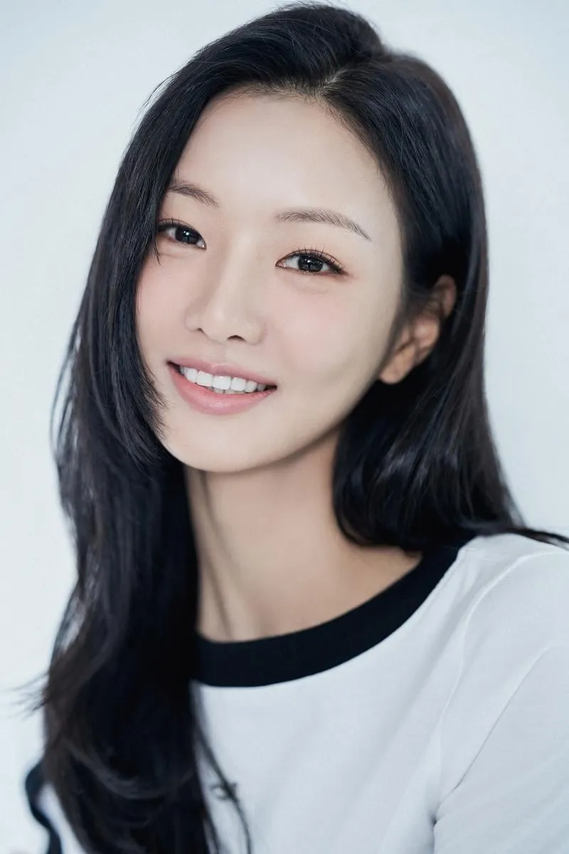 “뜨거운 응원 담았다”…이세희, 두산 베어스 시구→마운드 위 존재감 / 제이와이드컴퍼니