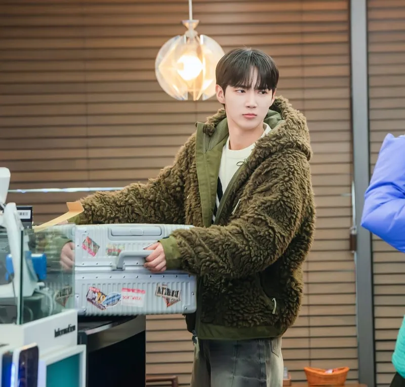 “플렉스 끝판왕”…하유준·차청화·김선민, ‘사계의 봄’ 카메라 출동→유쾌 티키타카 폭발 / ㈜FNC스토리