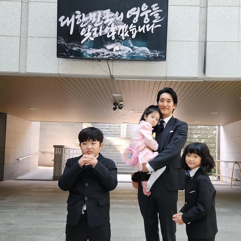 “아버지 사랑합니다 보고싶습니다”…신현준, 경건함 속 추모→숭고한 약속의 가족 사진 / 배우 신현준 인스타그램