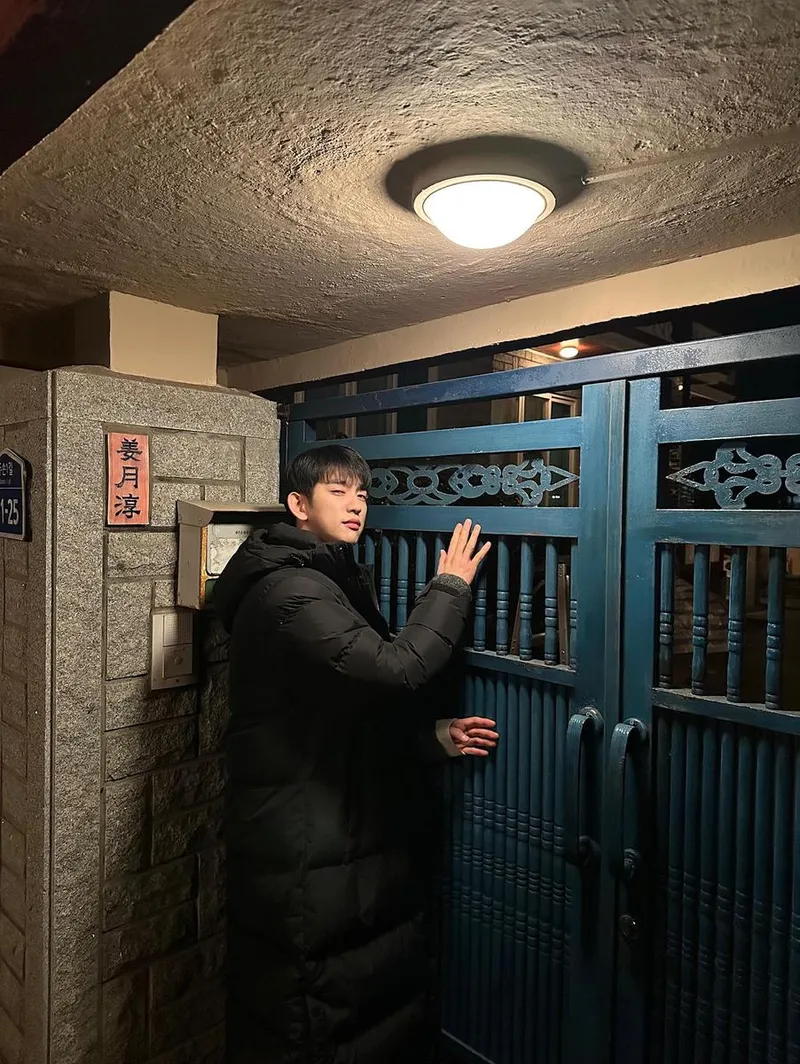 “조용히 스미는 밤의 정취”…진영, 고요한 추억→감성 이입 순간 / 그룹 갓세븐 진영 인스타그램