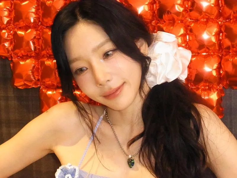 “그림자에 스며드는 온기”…태연, 몽환적 눈빛→초여름 여운 / 걸그룹 소녀시대 태연 인스타그램