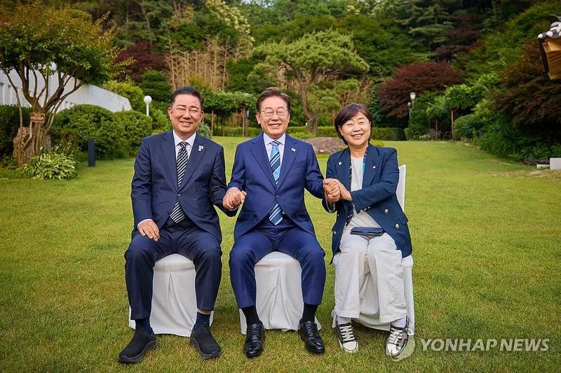 이재명 대통령 ‘명심’ 어디로”…더불어민주당 경선, 중립 메시지→친명 구도 재편