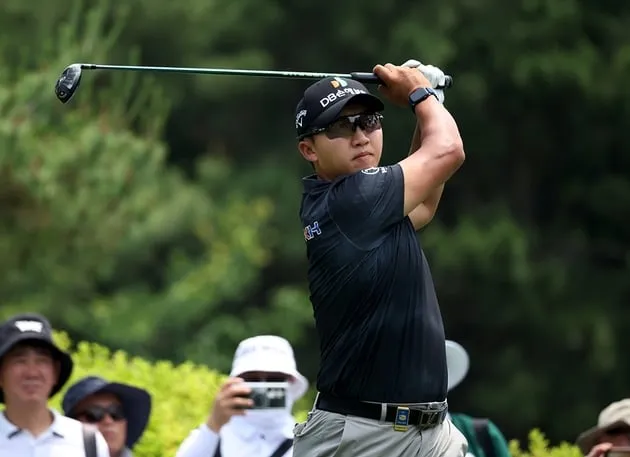 “11언더파 우승포”…김홍택, 부산의 기적 재현→시즌 첫 KPGA 정상 / 연합뉴스