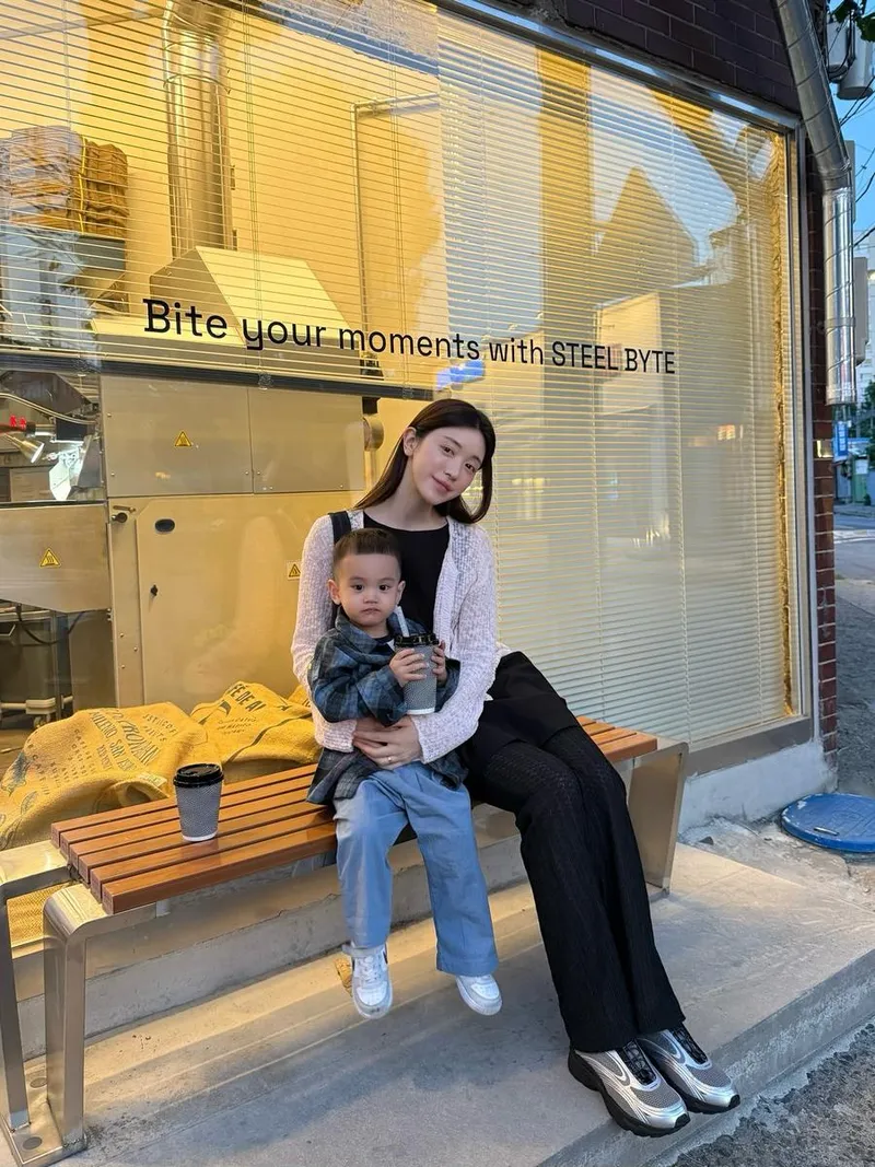 “유주니도 커피 마실래요”…유혜주, 여유 가득 오후→함께한 소중한 한때 / 인플루언서 유혜주 인스타그램