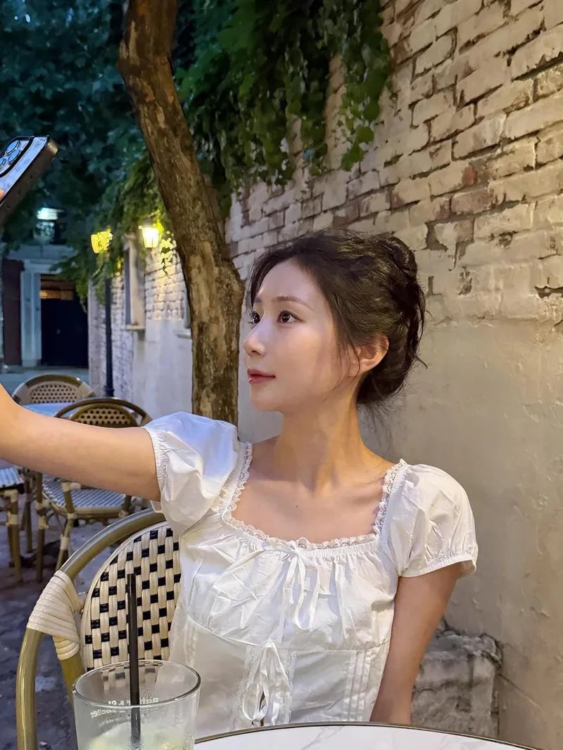 “셀카는 망했어”…권도희, 여름 저녁의 여유→고백 속 진심 / 걸그룹 시그니처 권도희 인스타그램