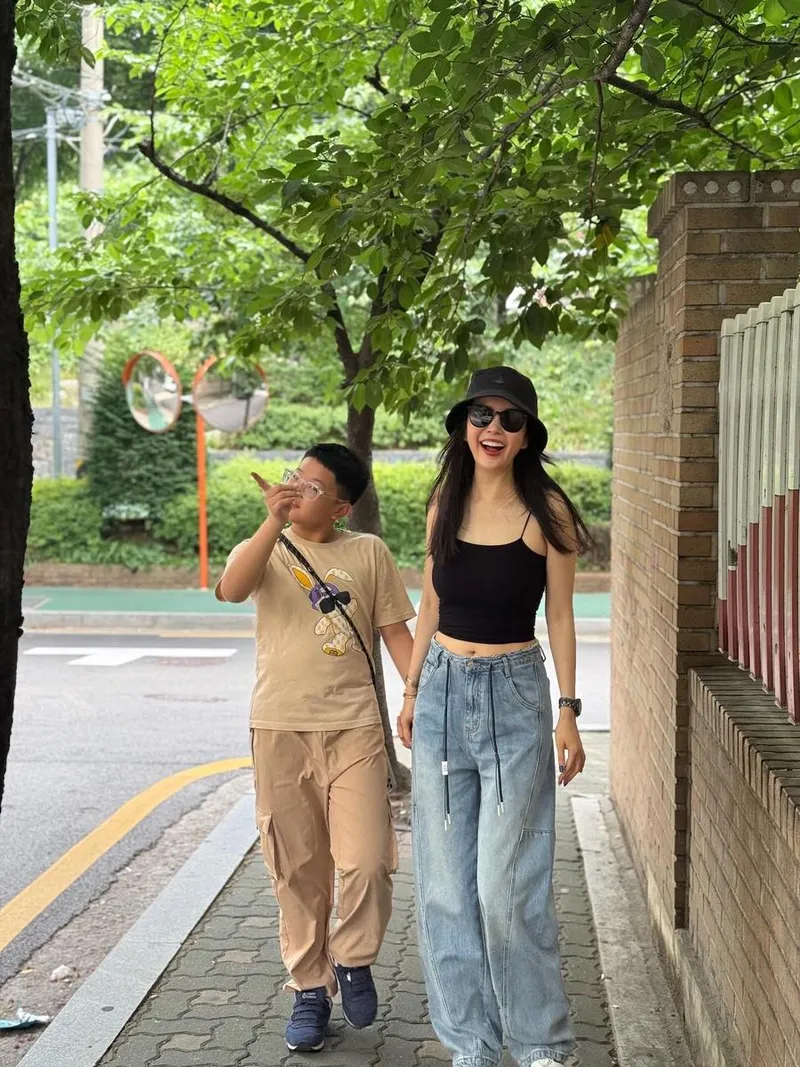 “행복은 가까이에”…장영란, 여유로운 초여름→따스한 산책 미소 / 방송인 장영란 인스타그램