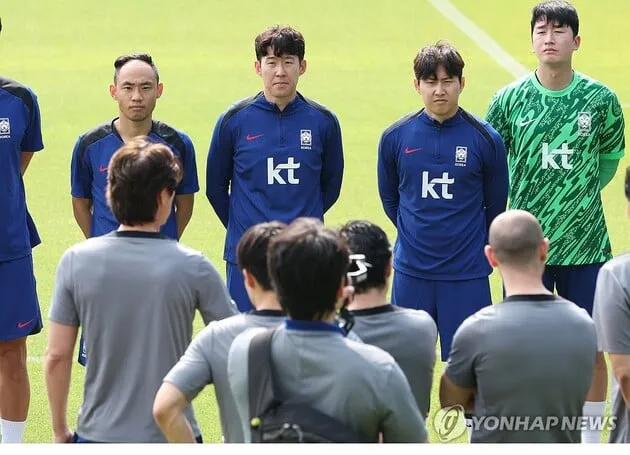 “유럽 챔피언 존경”…오현규, 대표팀 만남→자부심·웃음 넘쳤다
