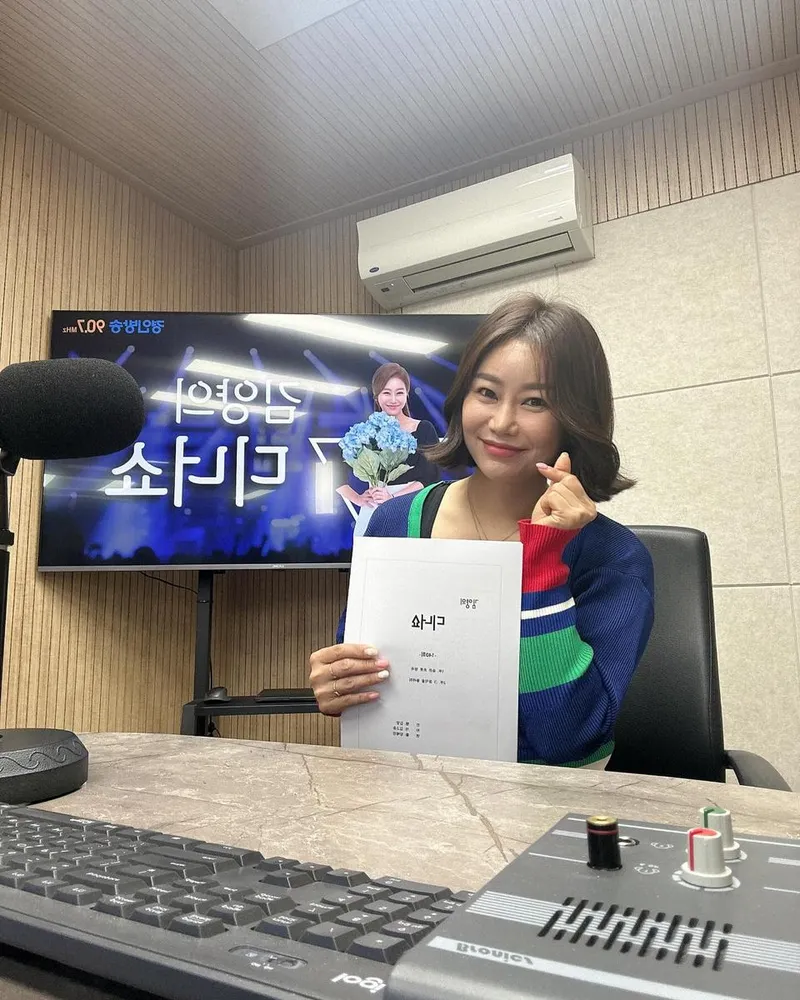 “디너쇼의 설렘 그대로”…김양, 환한 미소 속→스튜디오 가득 따스한 기운 / 가수 김양 인스타그램
