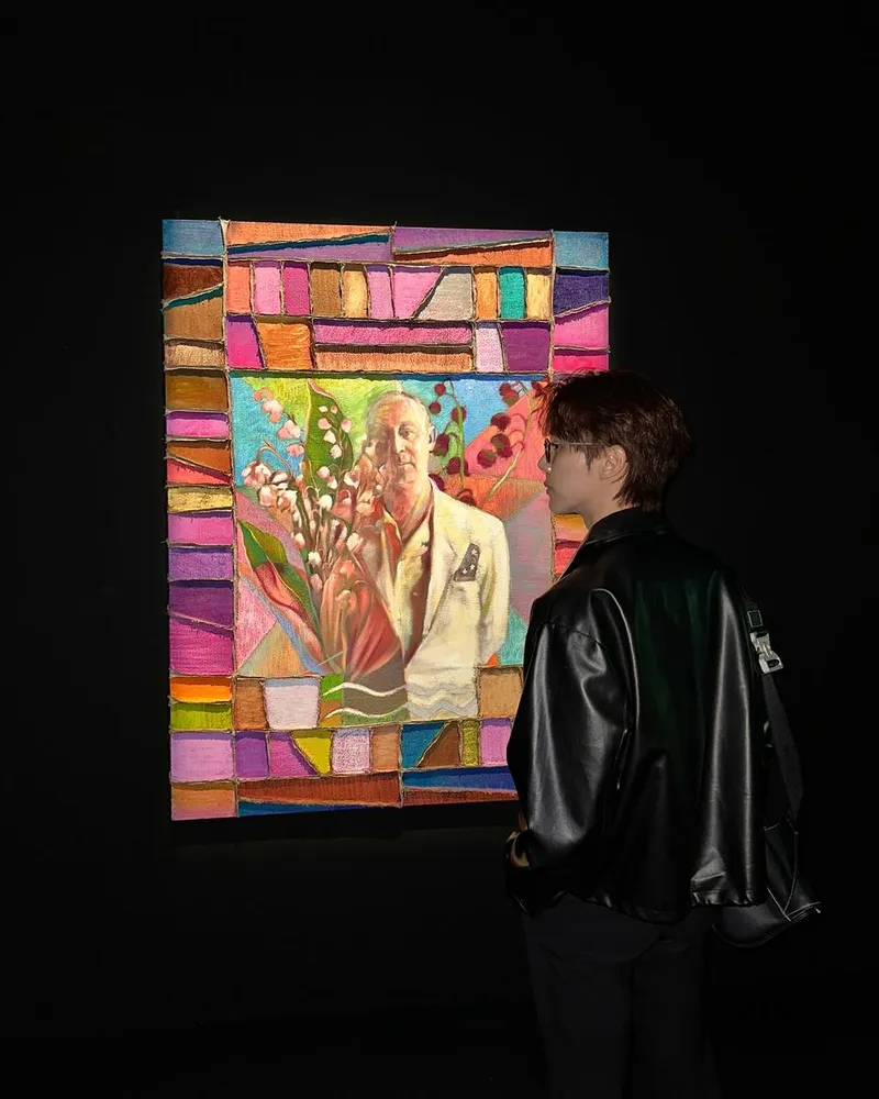 “빛을 바라본 순간”…박정진, 그림 앞 고요함→예술 감성 물들다