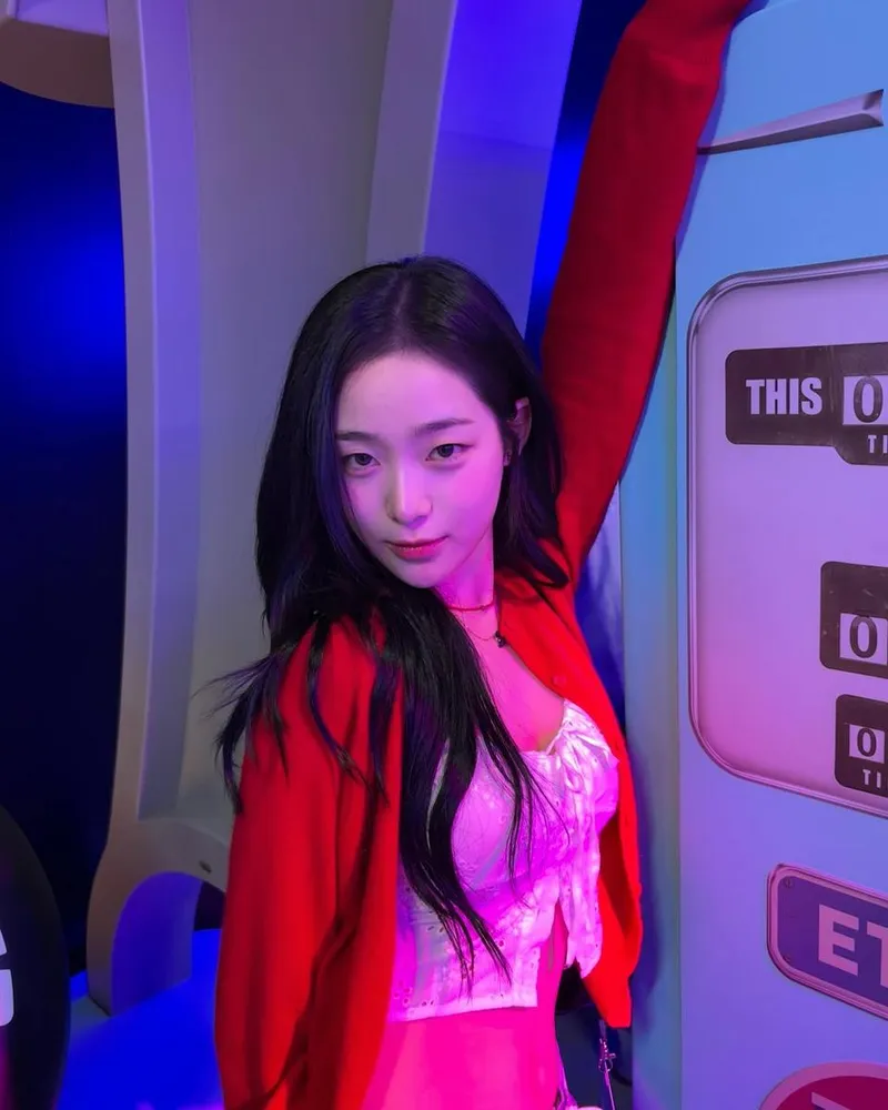 “상상의 세계로”…오세은, 몽환 빛 바랜 밤→감각적 시선 압도 / 배우 오세은 인스타그램