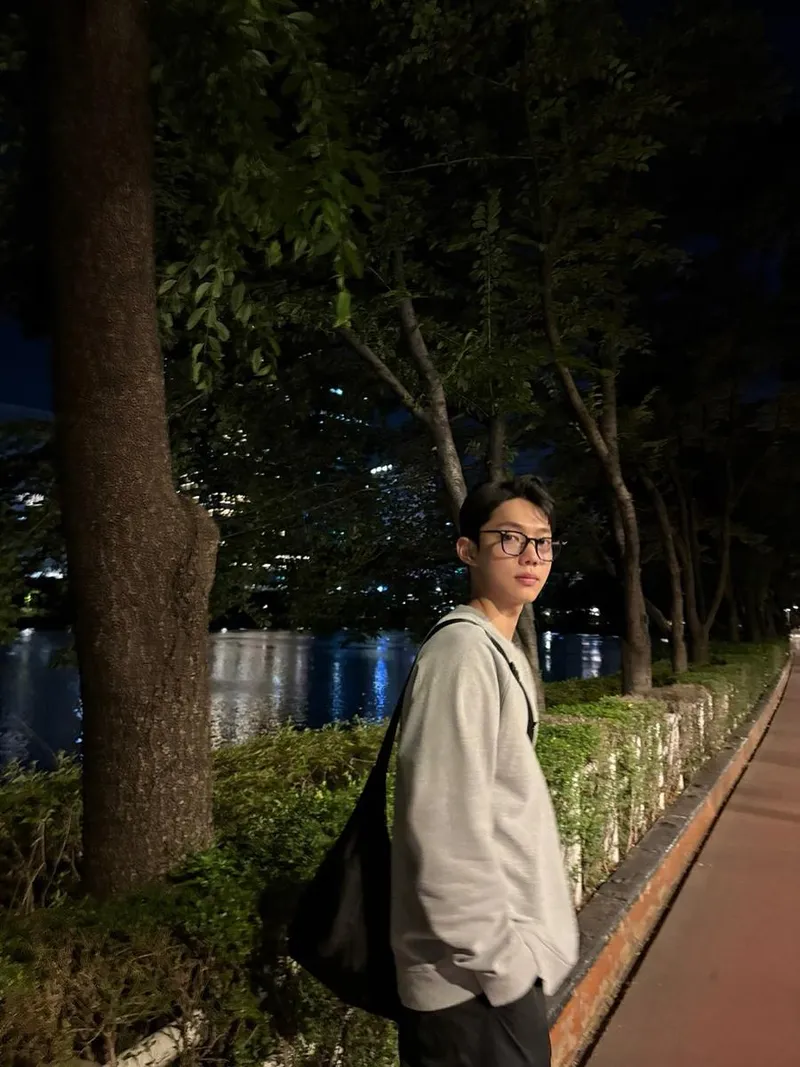 “밤공기 스미는 산책길”…조준영, 느린 걸음→감성 충만한 여름밤 / 배우 조준영 인스타그램