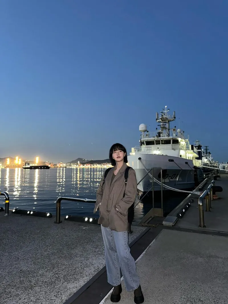“지한나 곧 만나요”…김소현, 푸른 밤 항구→감성 압도 / 배우 김소현 인스타그램