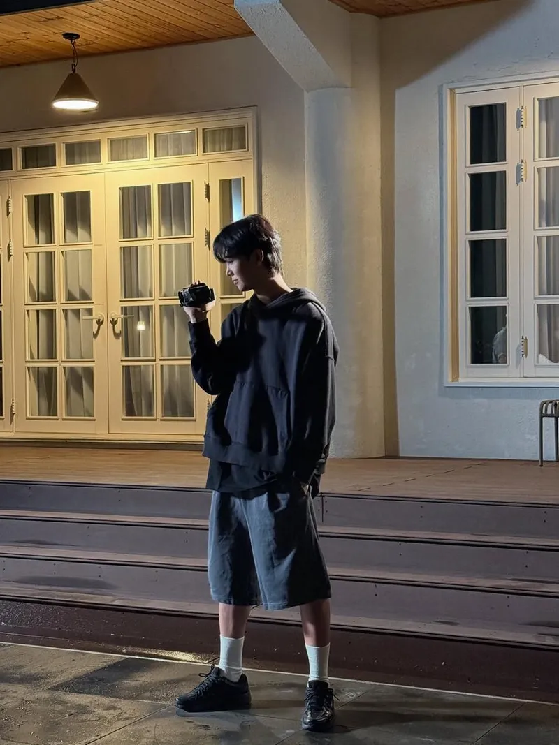 “촬영장의 낮은 조명 속에서”…송민준, 고요한 밤→감성 모드로 전환 / 가수 송민준 인스타그램