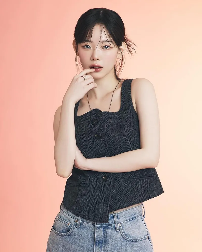 “무심한 듯 깊은 시선”…설지원, 여름밤 분위기→청순과 시크의 경계 / 배우 설지원 인스타그램