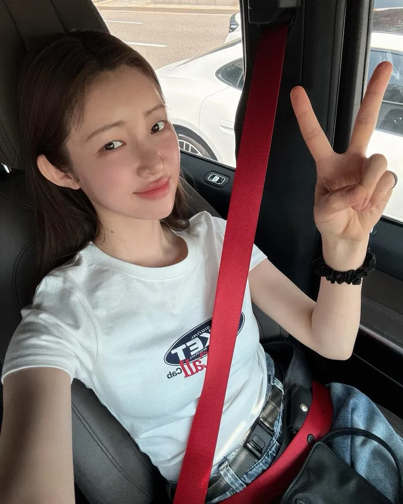 “일상사진 몇개 투척하고 잘게요”…차정원, 청량한 미소→심야의 여운 / 배우 차정원 인스타그램