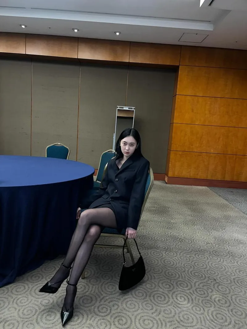 “감정의 결을 담았다”…유유진, 블랙 무드→도회적 압도 / 배우 유유진 인스타그램