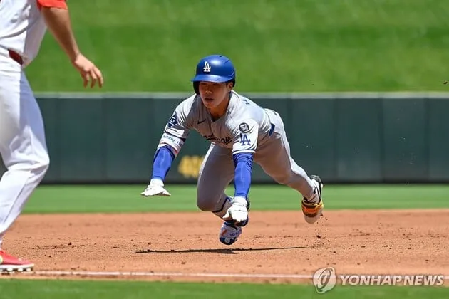 “첫 3루타 작렬”…김혜성, 호수비까지→다저스 1위 수성 견인