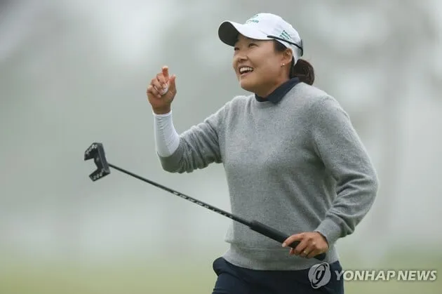 “한 타 차 준우승”…이일희, 숍라이트 LPGA서 아쉬운 역전패→팬 응원에 감동