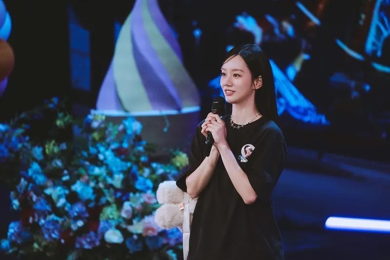 “꿈이 현실이 된 순간”…혜리, ‘Welcome to HYERI’s STUDIO’ 팬미팅 투어 시작→관객을 울렸다 / 써브라임