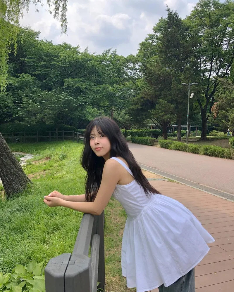 “야무진 일요일 끄읏”…민도희, 초여름 산책길→맑은 미소로 근황 전해 / 배우,가수 민도희 인스타그램