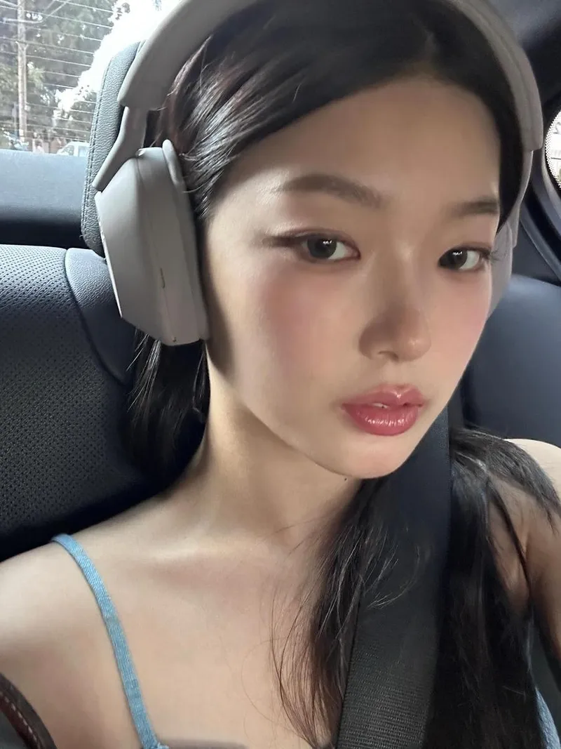 “빛에 잠기던 오전”…정윤채, 청아한 시선→여름 감성 가득 셀카 / 걸그룹 캣츠아이 정윤채 인스타그램