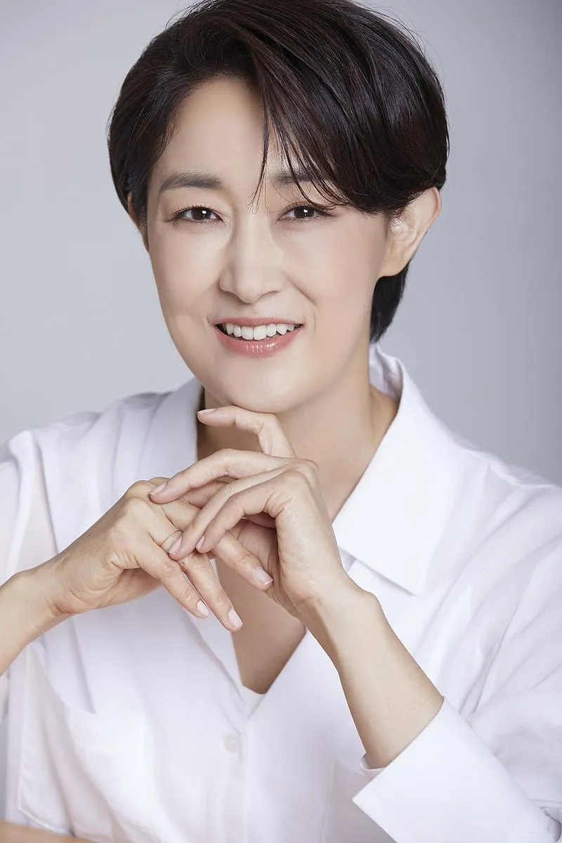 “두 얼굴의 이웃”…김선화, ‘메스를 든 사냥꾼’ 속 섬뜩한 변신→현실 긴장감 폭발 / 와이원엔터테인먼트